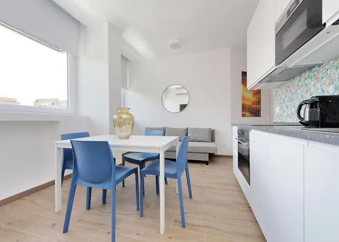 Via Appia New Modern Flat - Near Metro San Giovanni * Roma